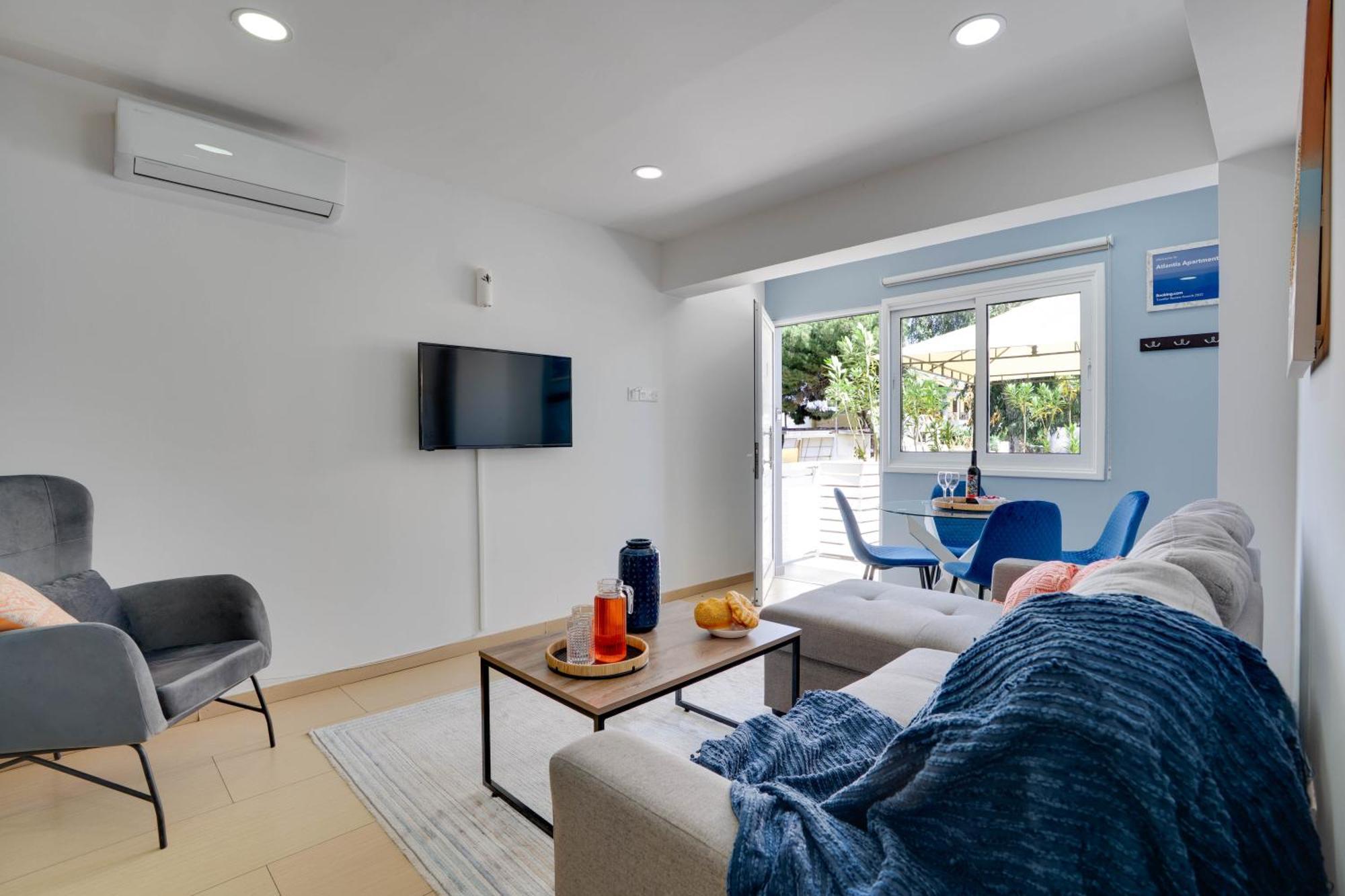 Atlantis Apartments 50M From Makenzy Seafront Larnaca Exterior photo