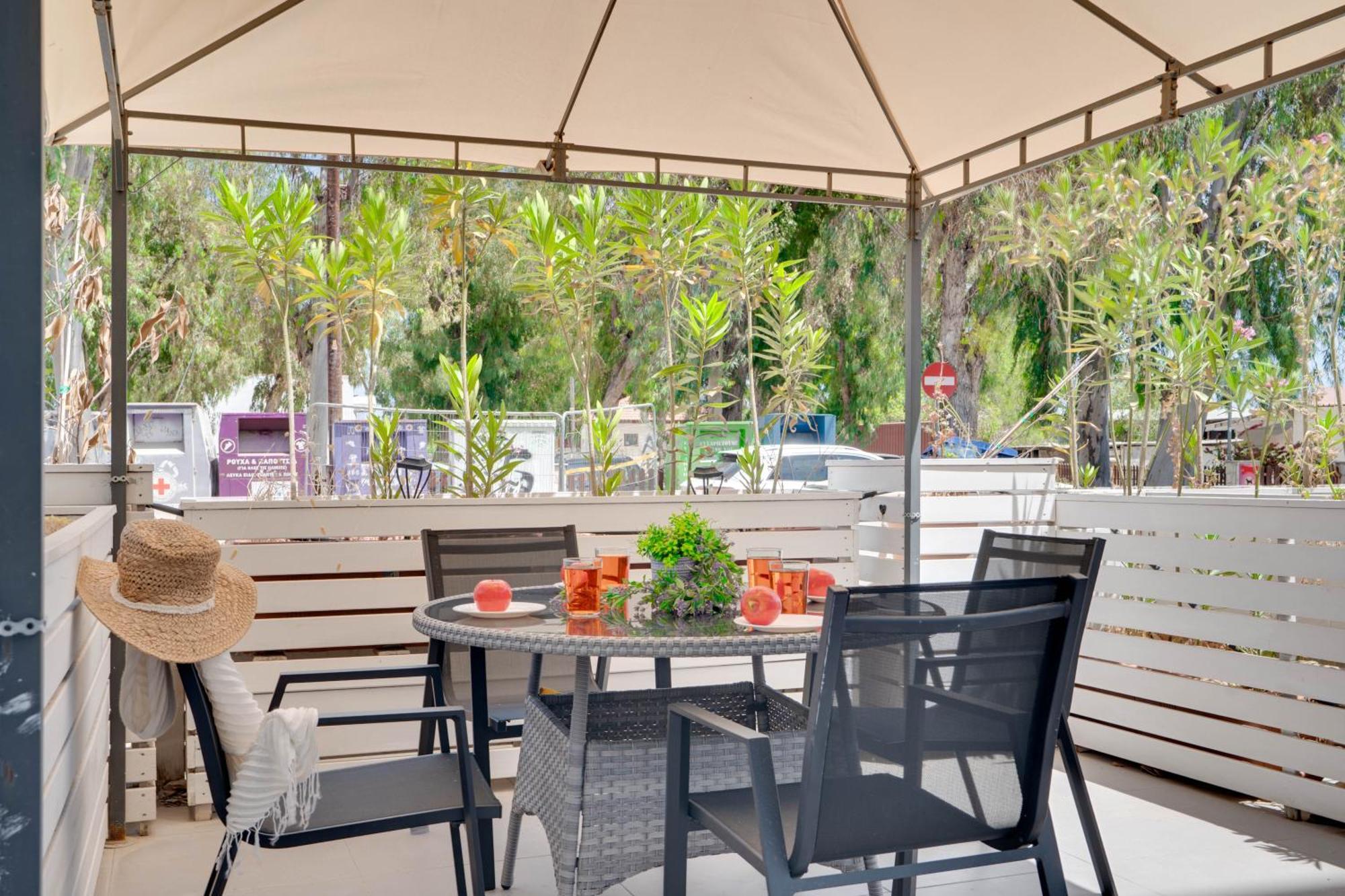 Atlantis Apartments 50M From Makenzy Seafront Larnaca Exterior photo