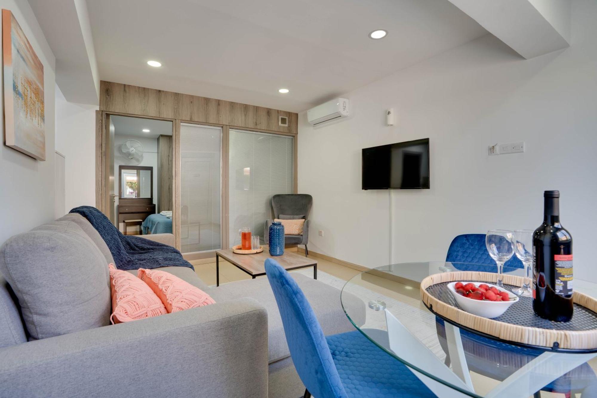 Atlantis Apartments 50M From Makenzy Seafront Larnaca Exterior photo