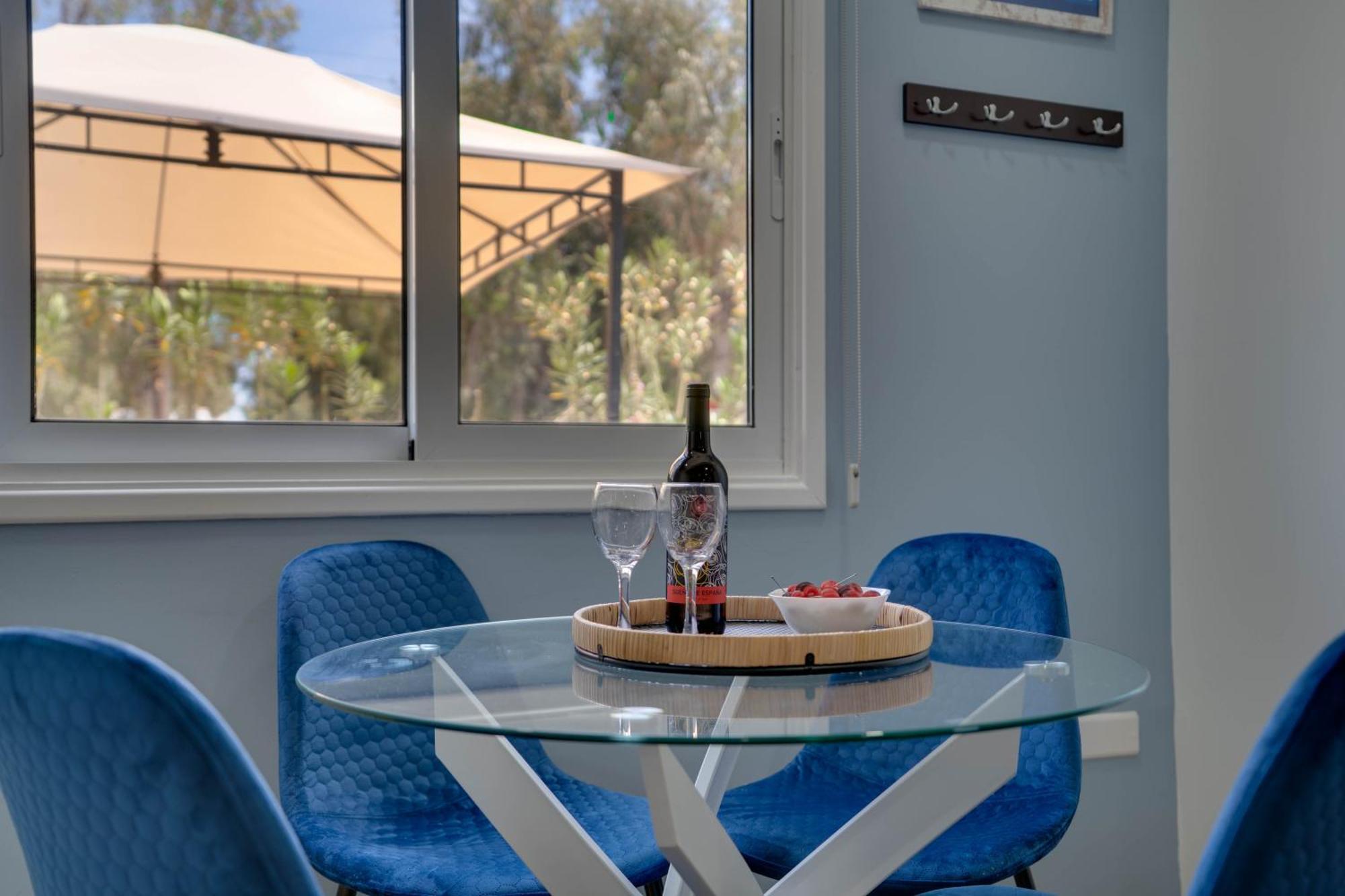 Atlantis Apartments 50M From Makenzy Seafront Larnaca Exterior photo