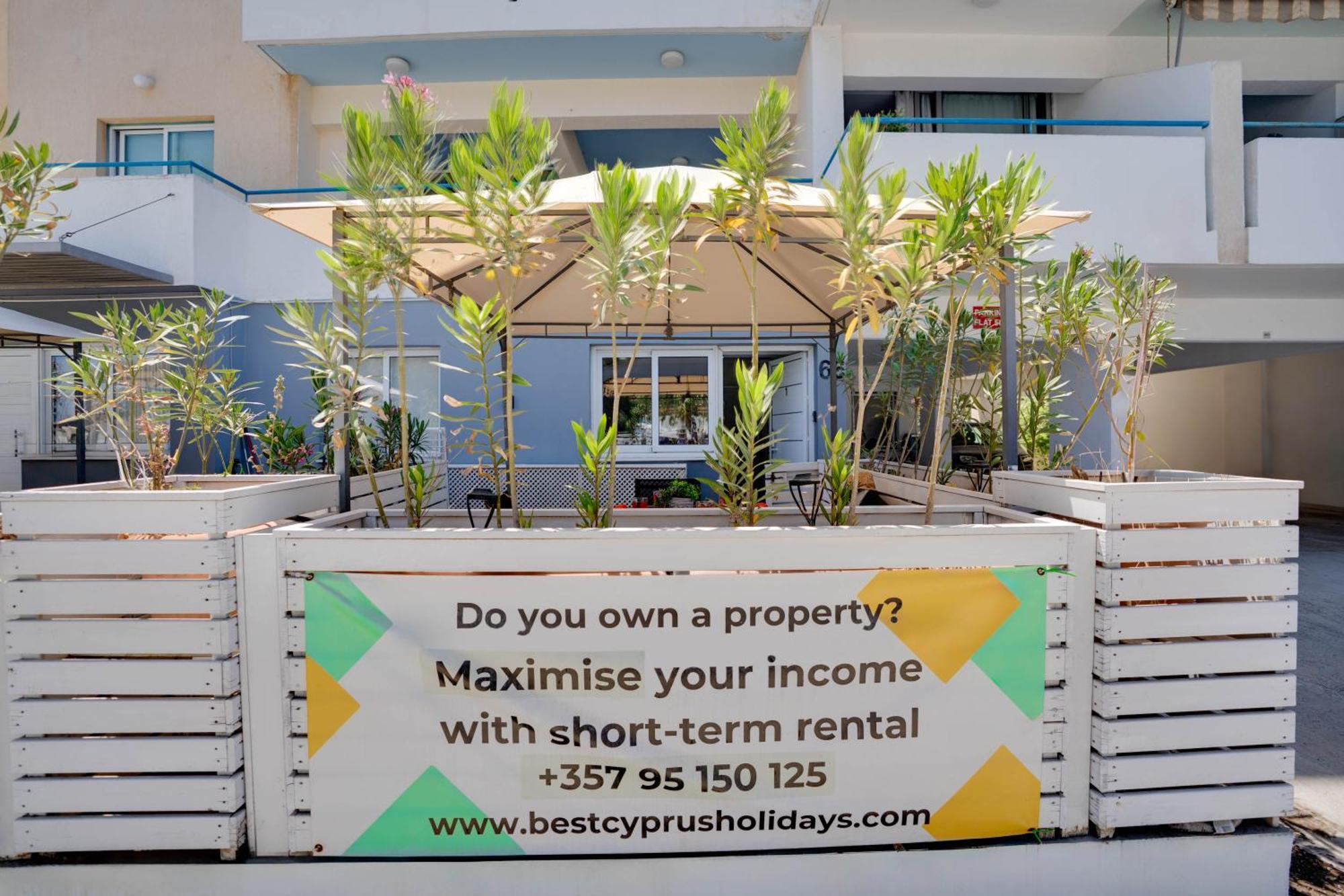 Atlantis Apartments 50M From Makenzy Seafront Larnaca Exterior photo