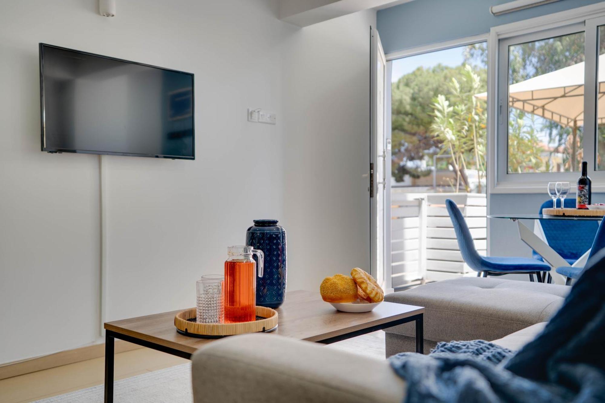 Atlantis Apartments 50M From Makenzy Seafront Larnaca Exterior photo
