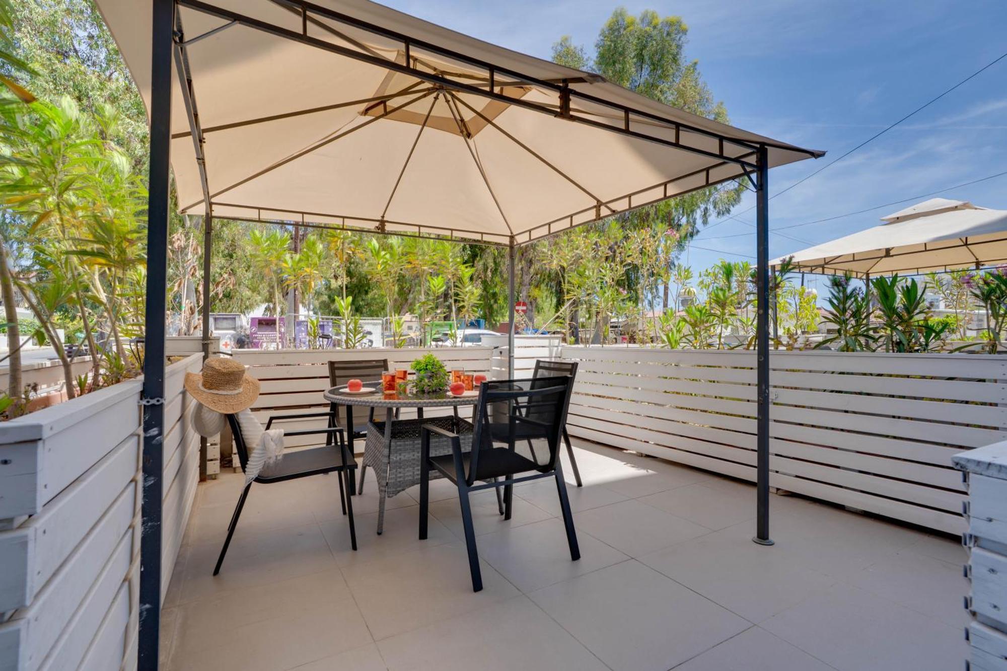 Atlantis Apartments 50M From Makenzy Seafront Larnaca Exterior photo