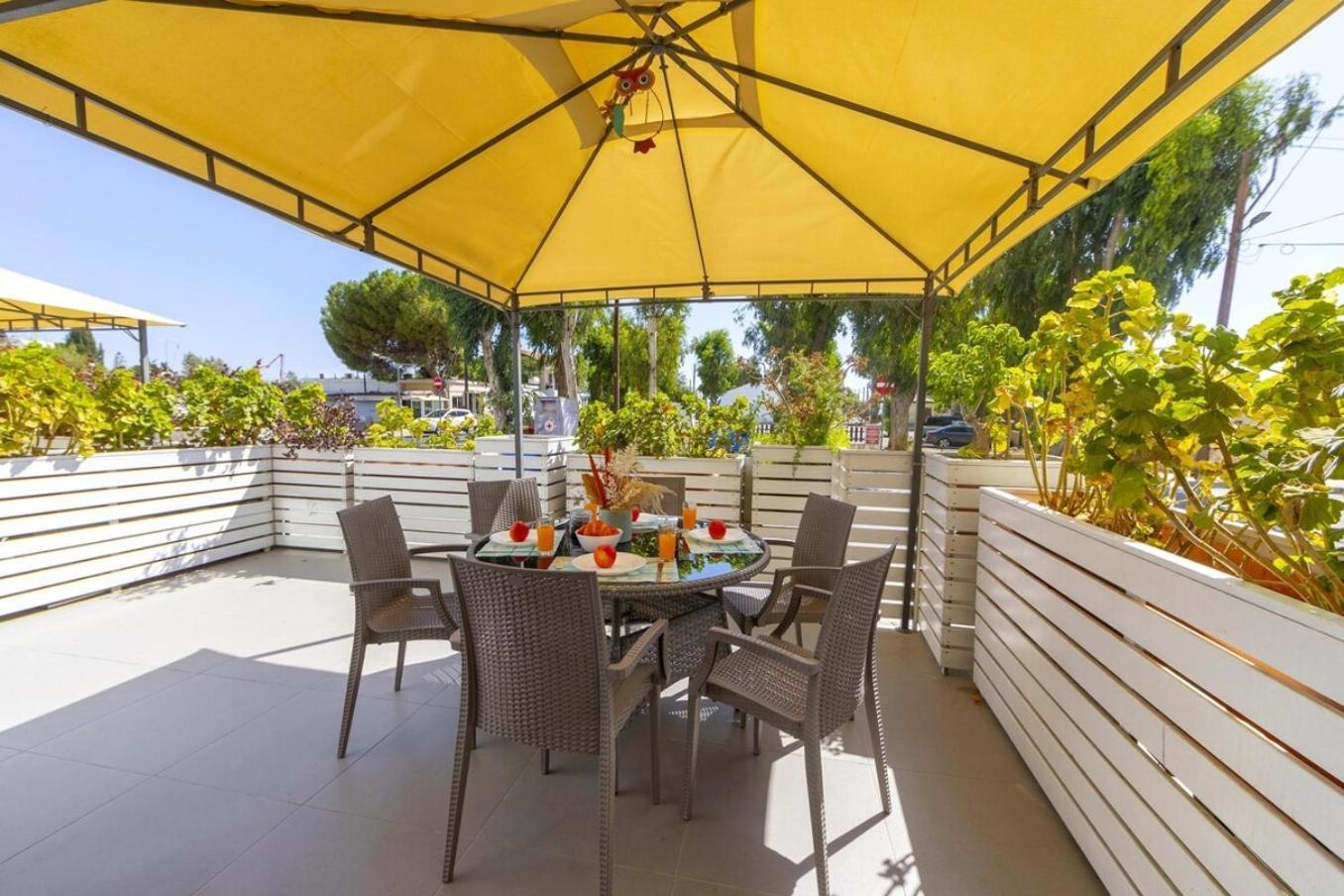 Atlantis Apartments 50M From Makenzy Seafront Larnaca Exterior photo