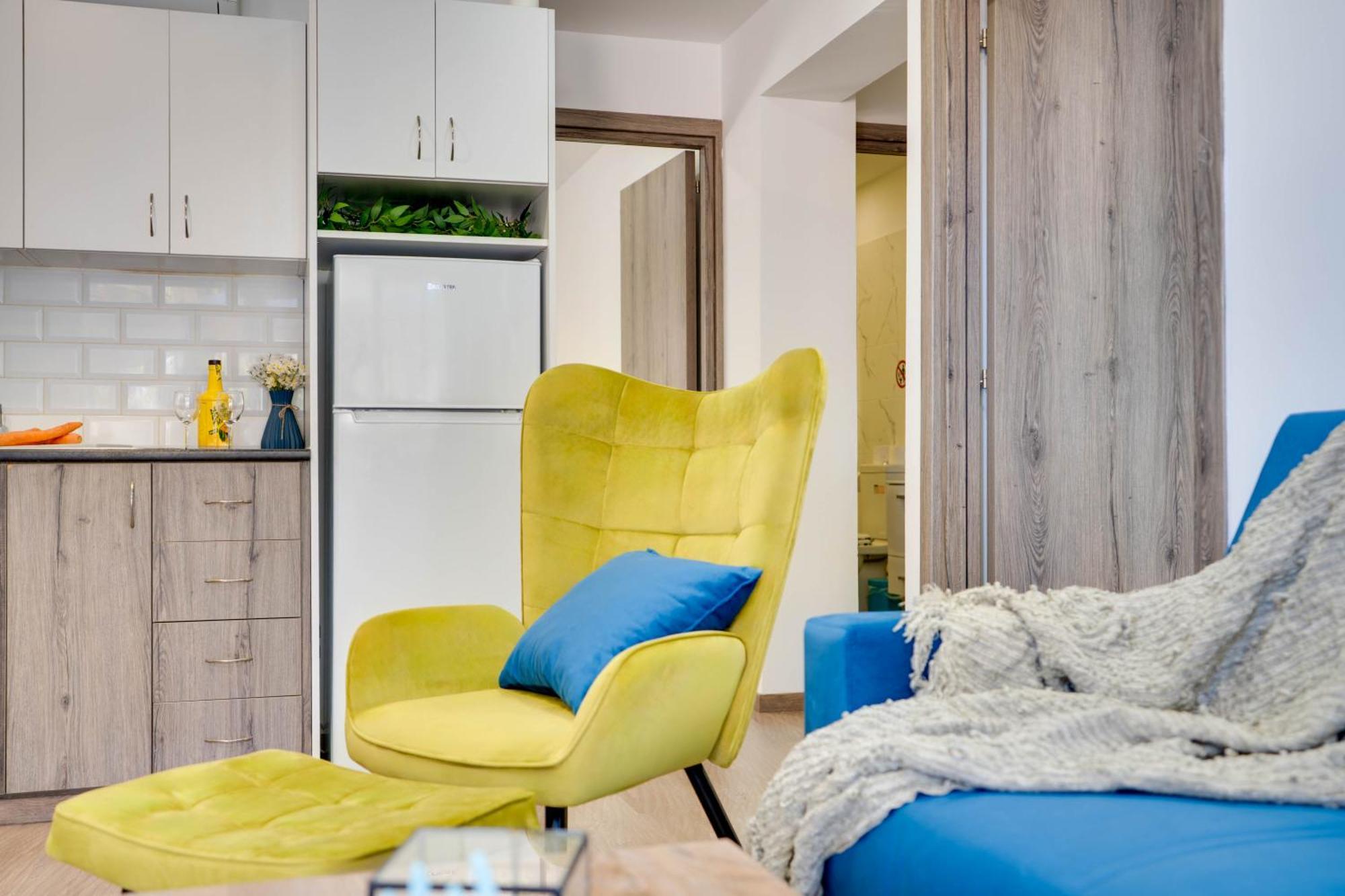 Atlantis Apartments 50M From Makenzy Seafront Larnaca Exterior photo